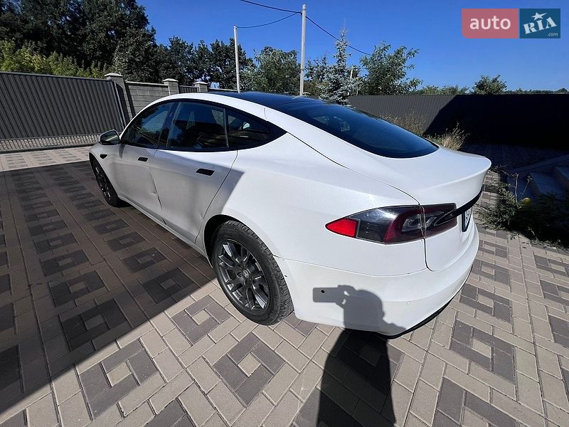 Лифтбек Tesla Model S 2021 в Киеве