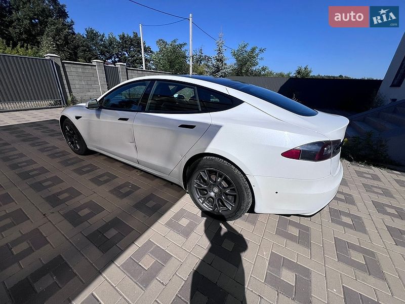 Лифтбек Tesla Model S 2021 в Киеве