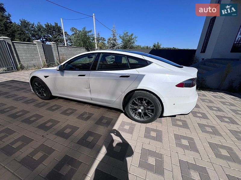 Лифтбек Tesla Model S 2021 в Киеве
