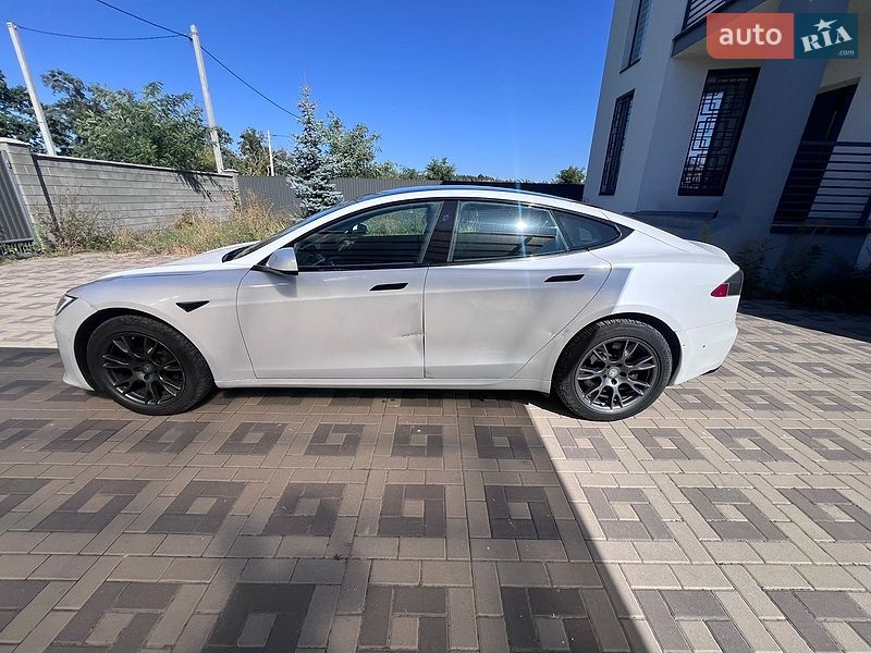 Лифтбек Tesla Model S 2021 в Киеве