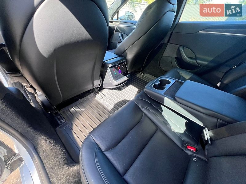 Лифтбек Tesla Model S 2021 в Киеве