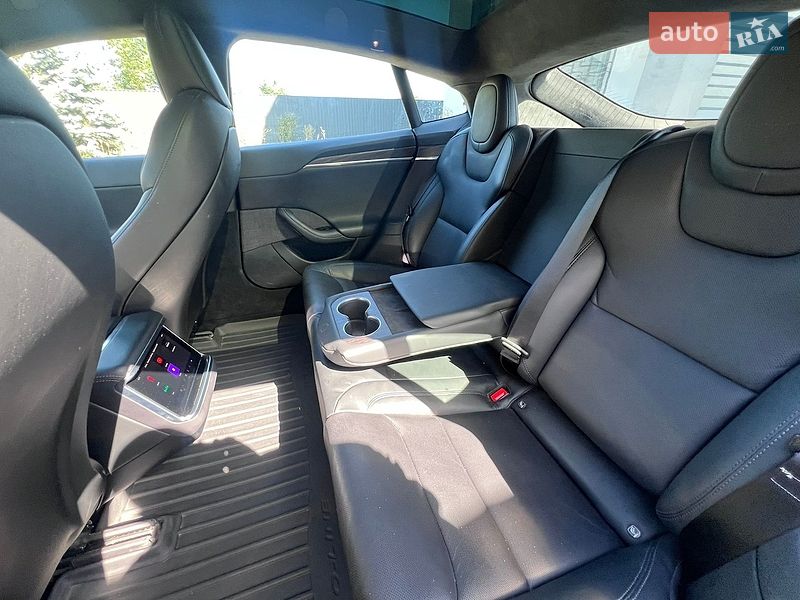 Лифтбек Tesla Model S 2021 в Киеве