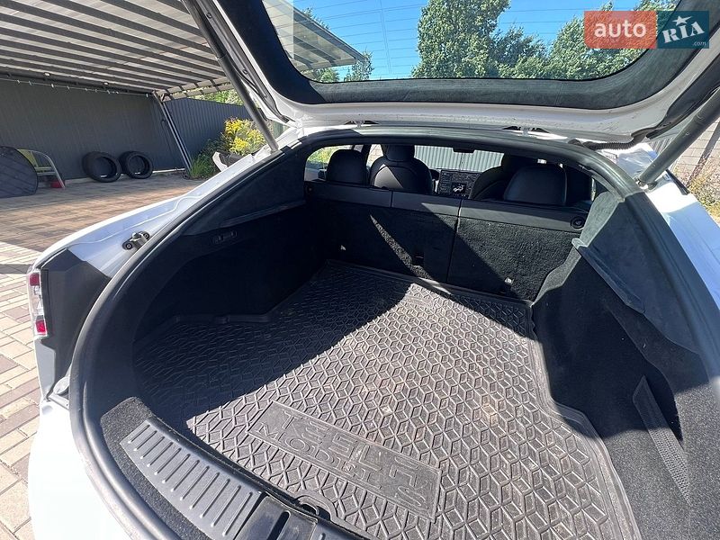 Лифтбек Tesla Model S 2021 в Киеве
