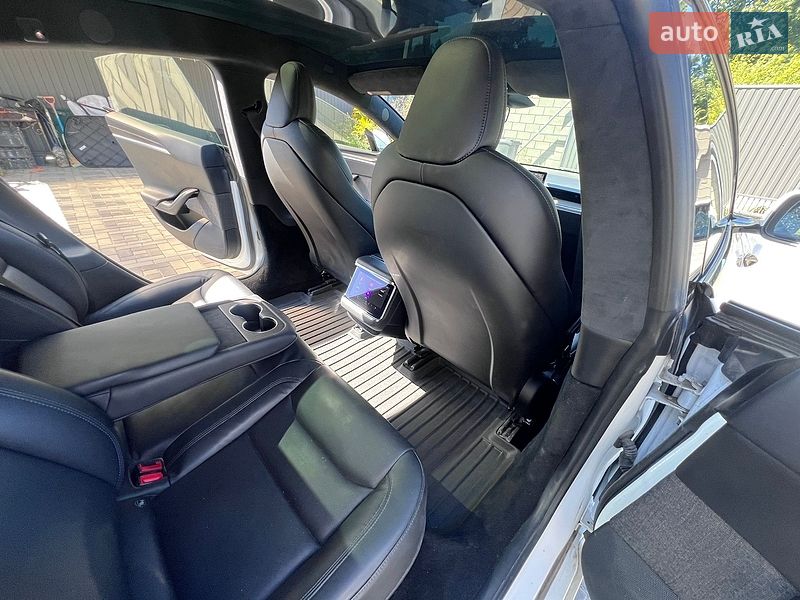 Лифтбек Tesla Model S 2021 в Киеве