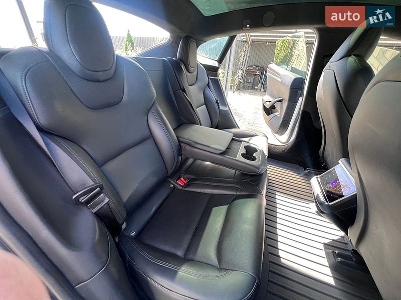 Лифтбек Tesla Model S 2021 в Киеве