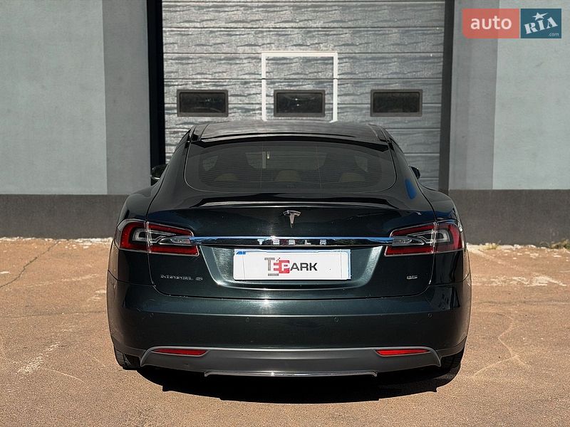 Лифтбек Tesla Model S 2013 в Киеве