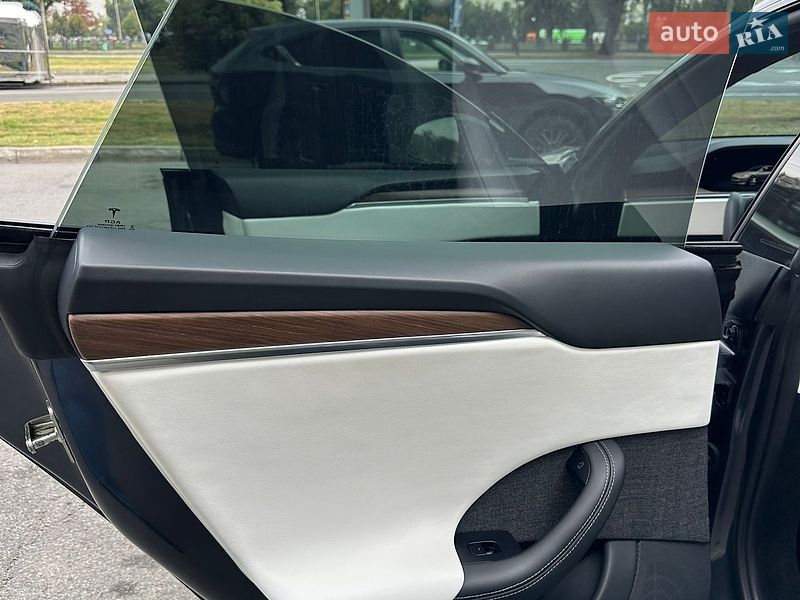 Лифтбек Tesla Model S 2022 в Киеве
