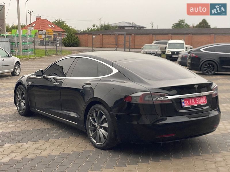 Лифтбек Tesla Model S 2016 в Луцке
