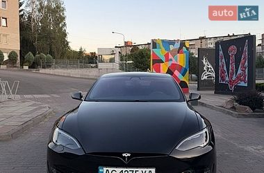 Лифтбек Tesla Model S 2017 в Луцке
