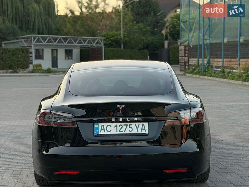 Лифтбек Tesla Model S 2017 в Луцке