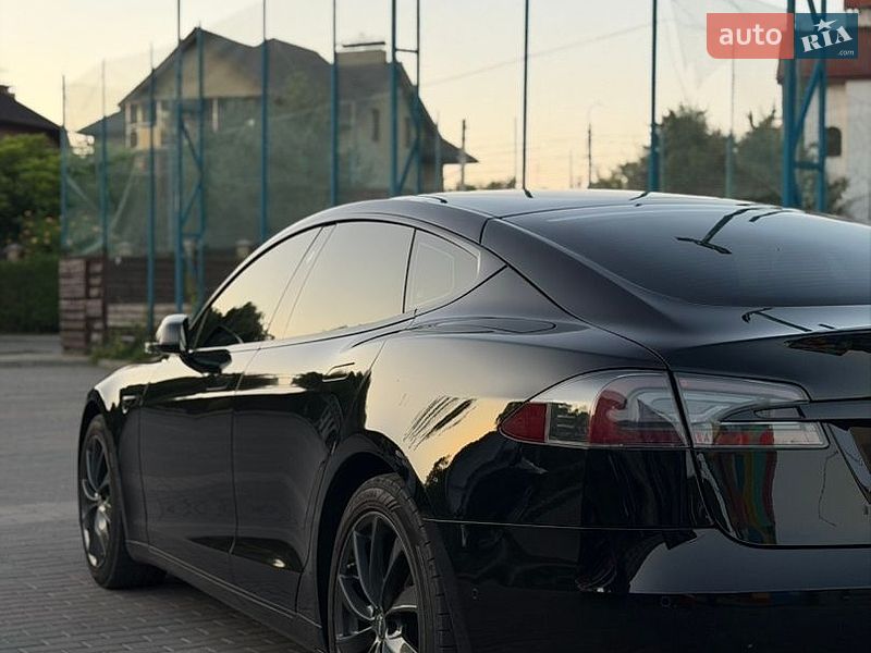 Лифтбек Tesla Model S 2017 в Луцке