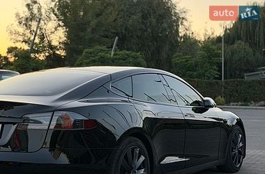 Лифтбек Tesla Model S 2017 в Луцке