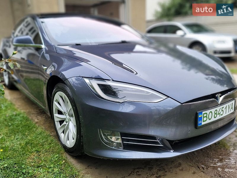 Tesla Model S 2018