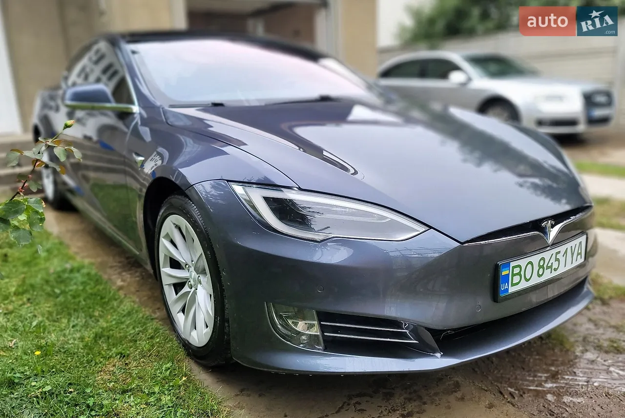 Tesla Model S 2018
