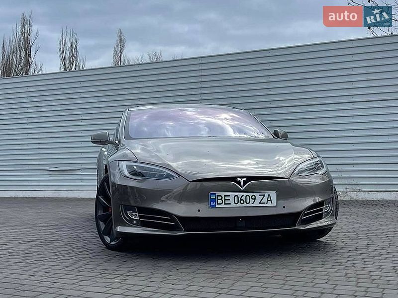 Ліфтбек Tesla Model S 2016 в Миколаєві