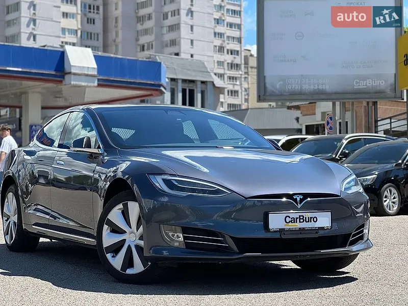 Tesla Model S 2020