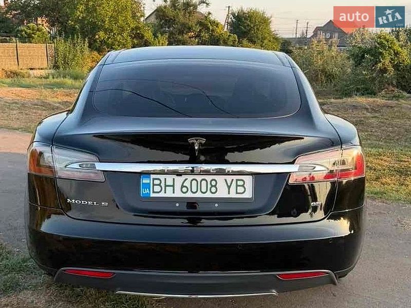 Ліфтбек Tesla Model S 2014 в Одесі