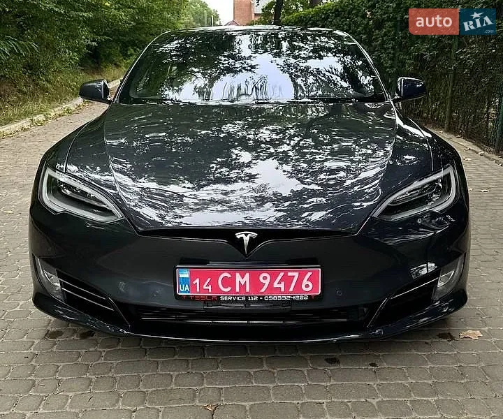 Tesla Model S 2019