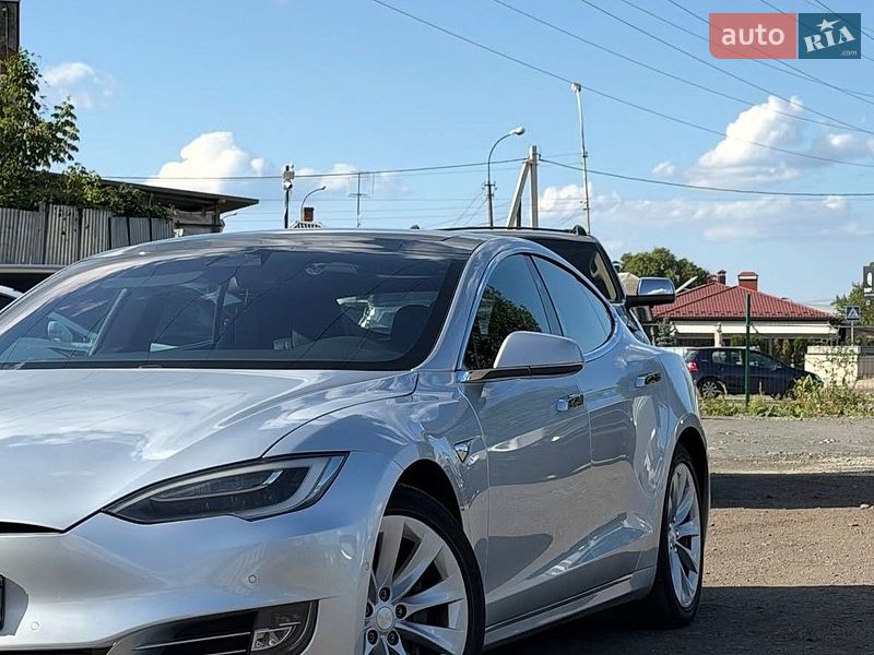 Ліфтбек Tesla Model S 2018 в Ужгороді фото Ліфтбек Tesla Model S 2018 в Ужгороді