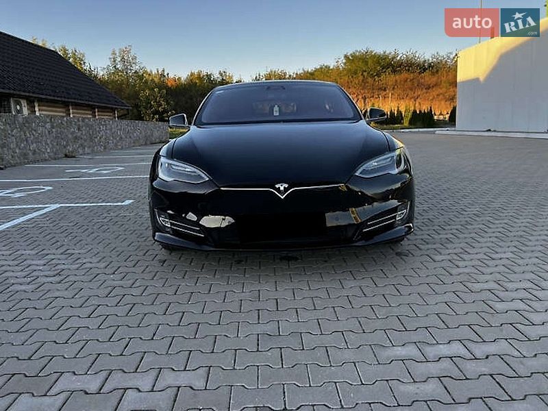 Ліфтбек Tesla Model S 2018 в Рівному