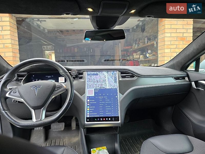 Лифтбек Tesla Model S 2015 в Киеве