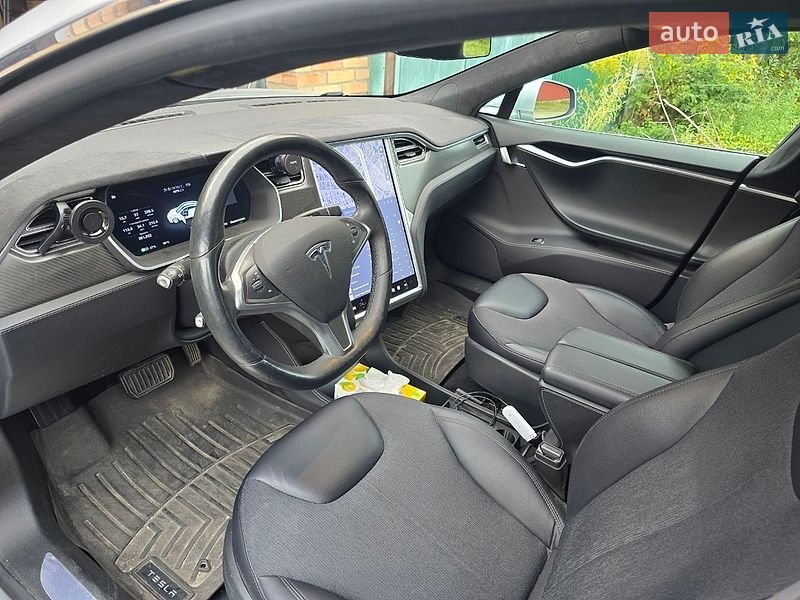 Лифтбек Tesla Model S 2015 в Киеве