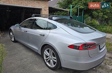 Лифтбек Tesla Model S 2015 в Киеве