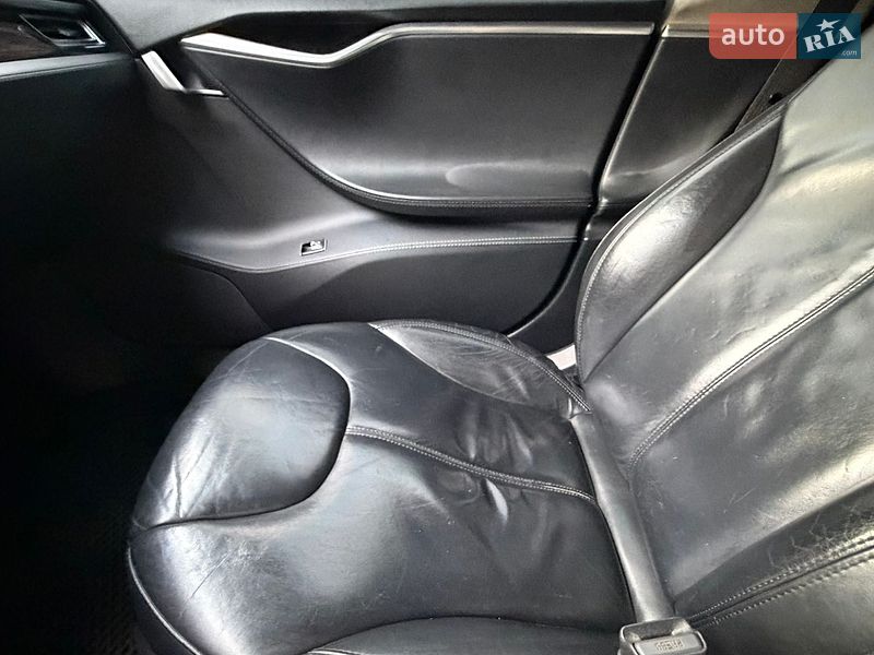 Лифтбек Tesla Model S 2014 в Виннице
