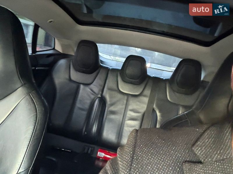 Лифтбек Tesla Model S 2014 в Виннице