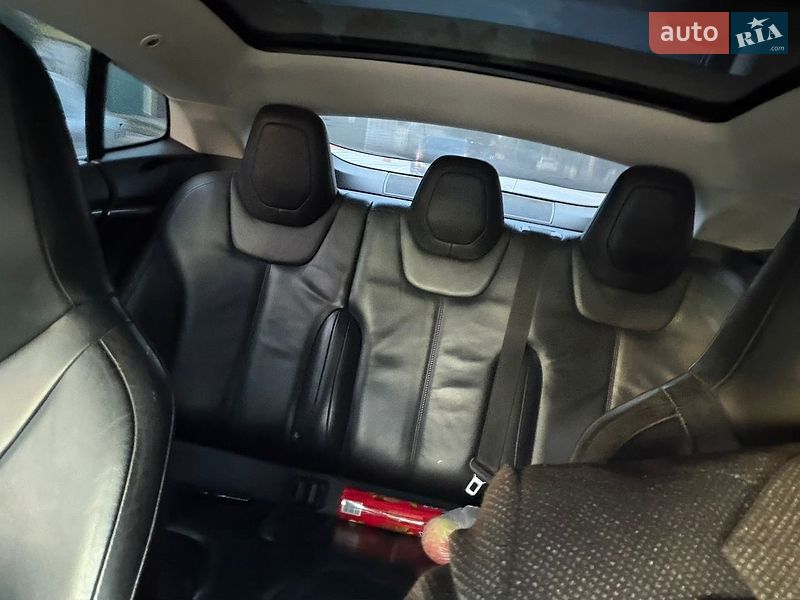 Лифтбек Tesla Model S 2014 в Виннице