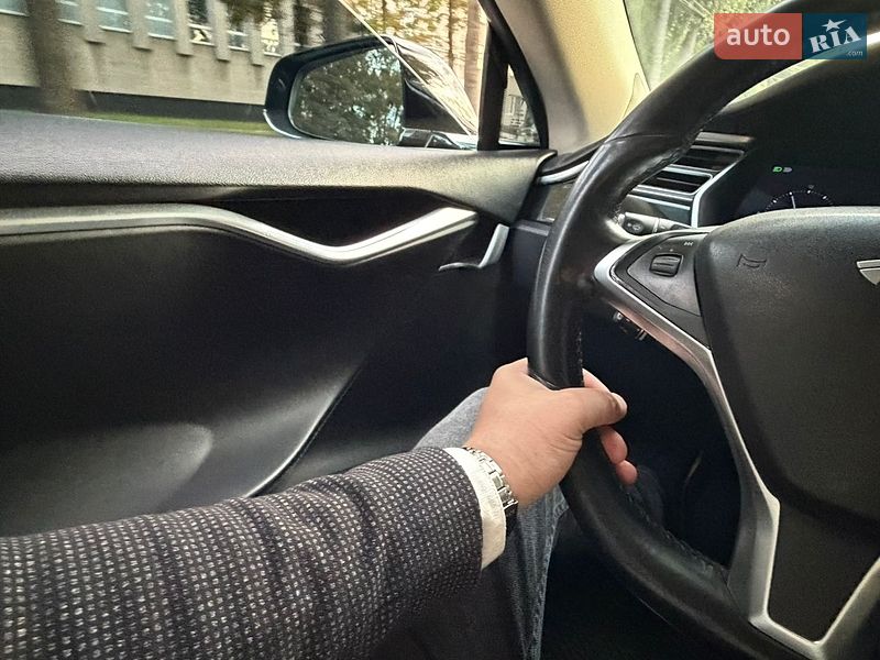 Лифтбек Tesla Model S 2014 в Виннице