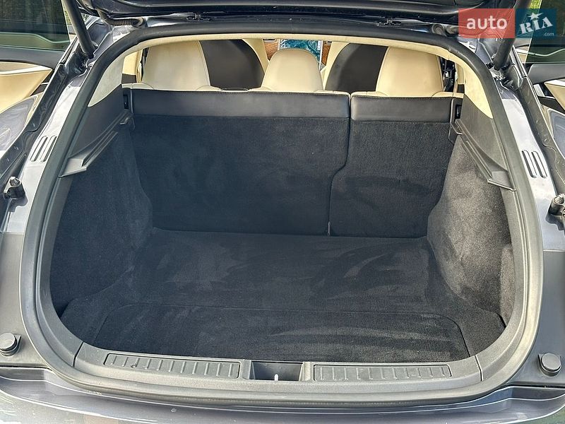 Ліфтбек Tesla Model S 2018 в Львові фото 10 Ліфтбек Tesla Model S 2018 в Львові