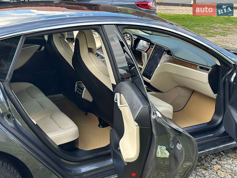 Ліфтбек Tesla Model S 2018 в Львові фото 19 Ліфтбек Tesla Model S 2018 в Львові