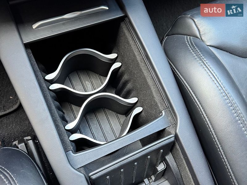 Ліфтбек Tesla Model S 2017 в Івано-Франківську