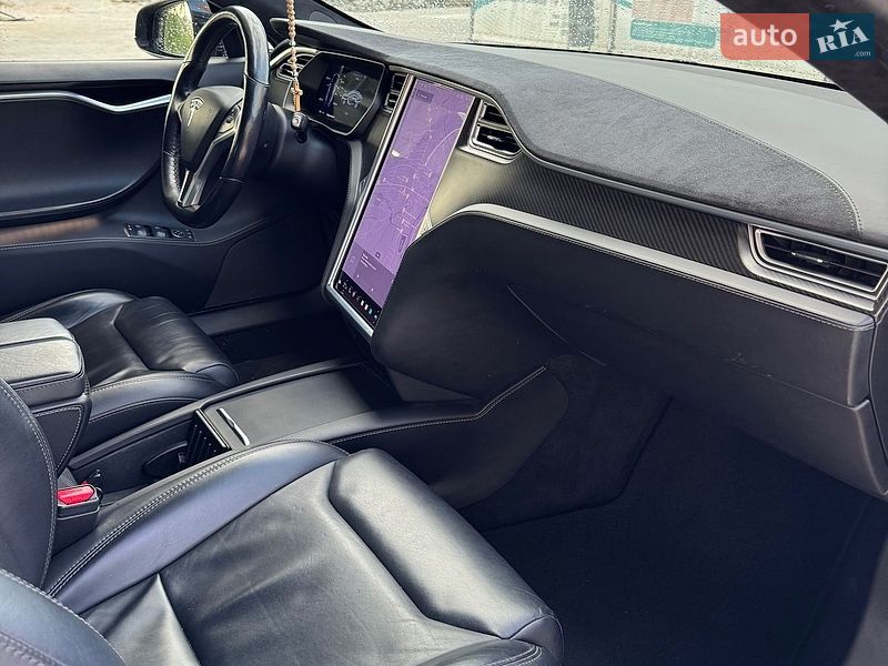 Ліфтбек Tesla Model S 2017 в Івано-Франківську
