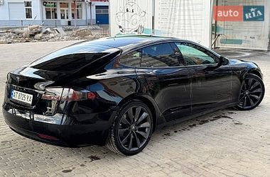 Ліфтбек Tesla Model S 2017 в Івано-Франківську