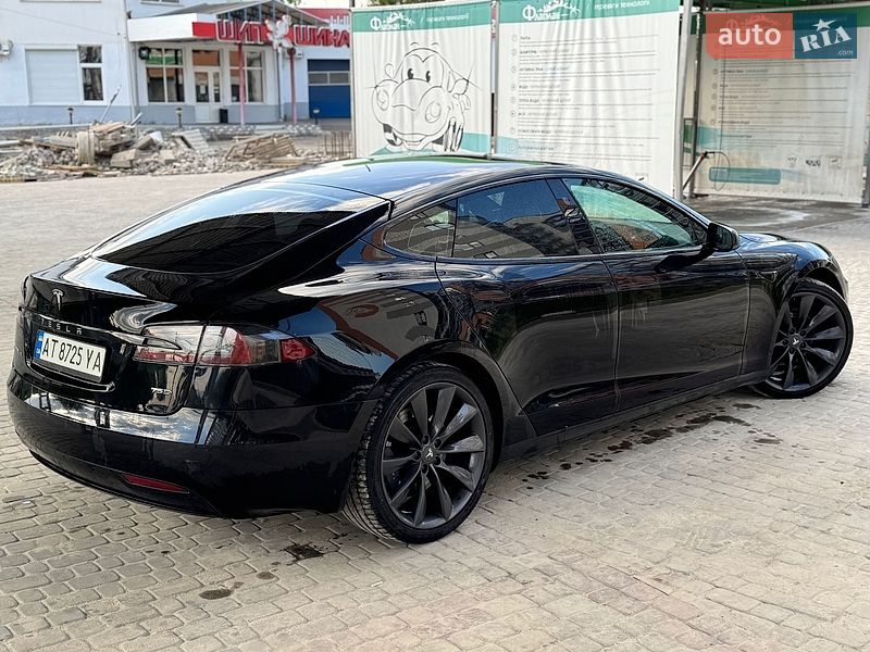 Ліфтбек Tesla Model S 2017 в Івано-Франківську