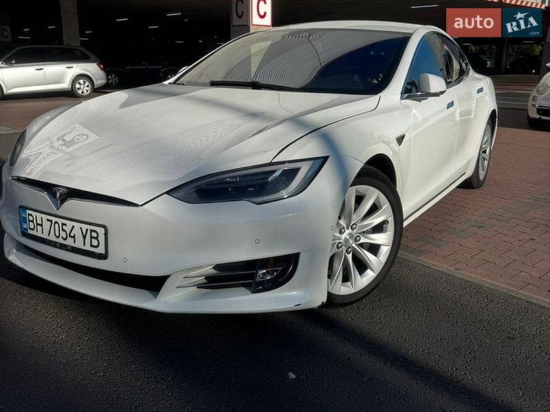 Tesla Model S 2016