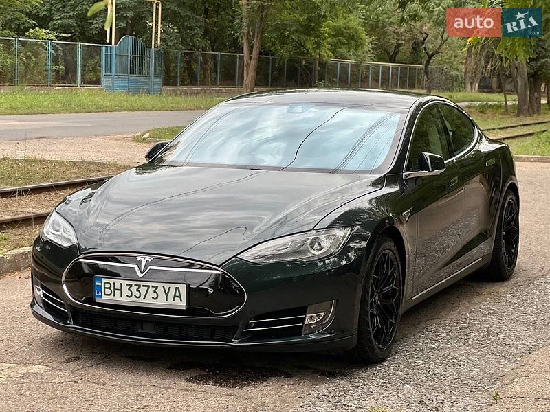 Tesla Model S 2014