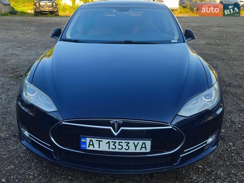 Tesla Model S 2014