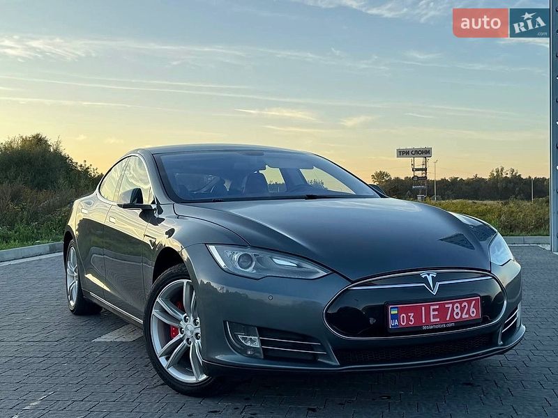 Лифтбек Tesla Model S 2014 в Львове