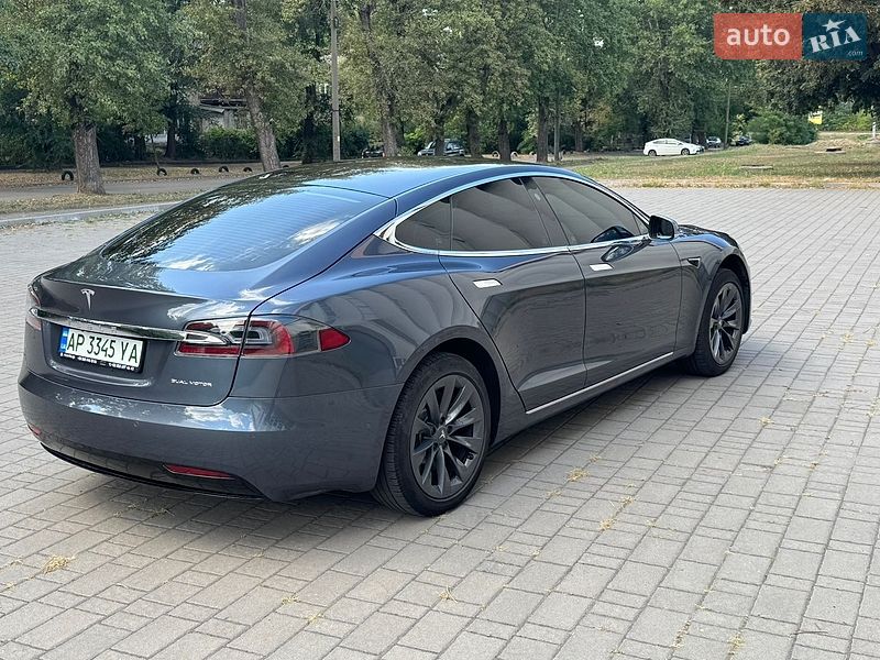 Ліфтбек Tesla Model S 2020 в Дніпрі