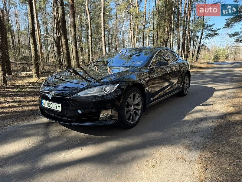 Лифтбек Tesla Model S 2016 в Киеве