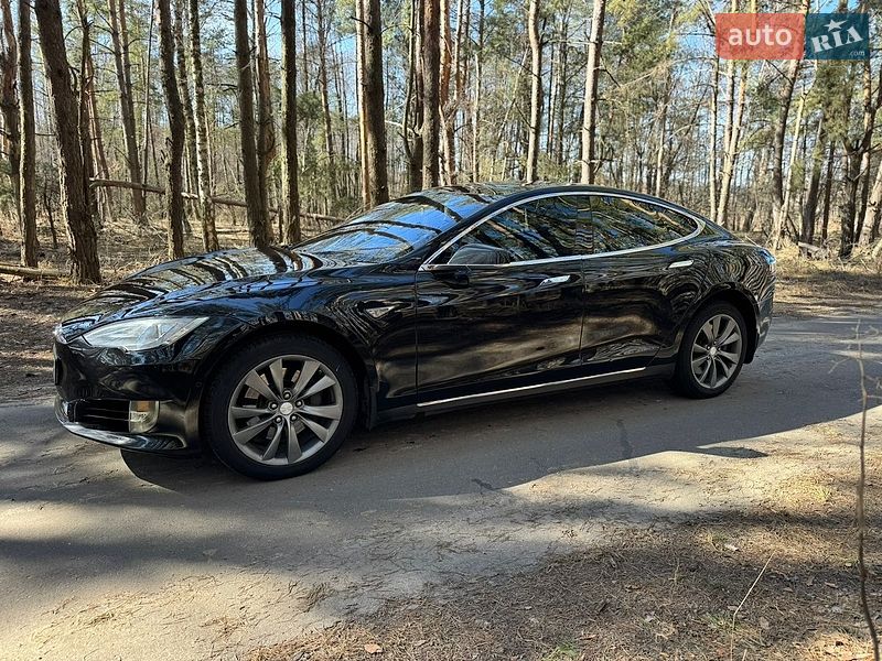 Лифтбек Tesla Model S 2016 в Киеве