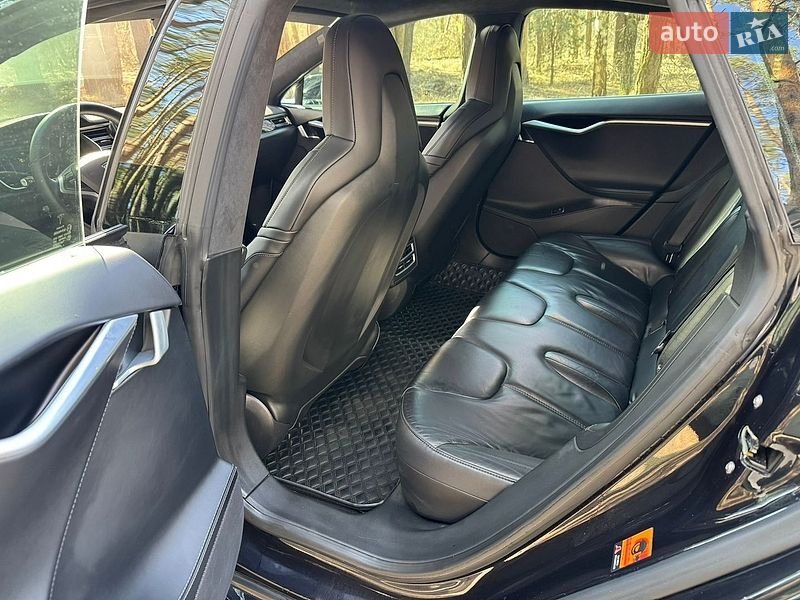 Лифтбек Tesla Model S 2016 в Киеве