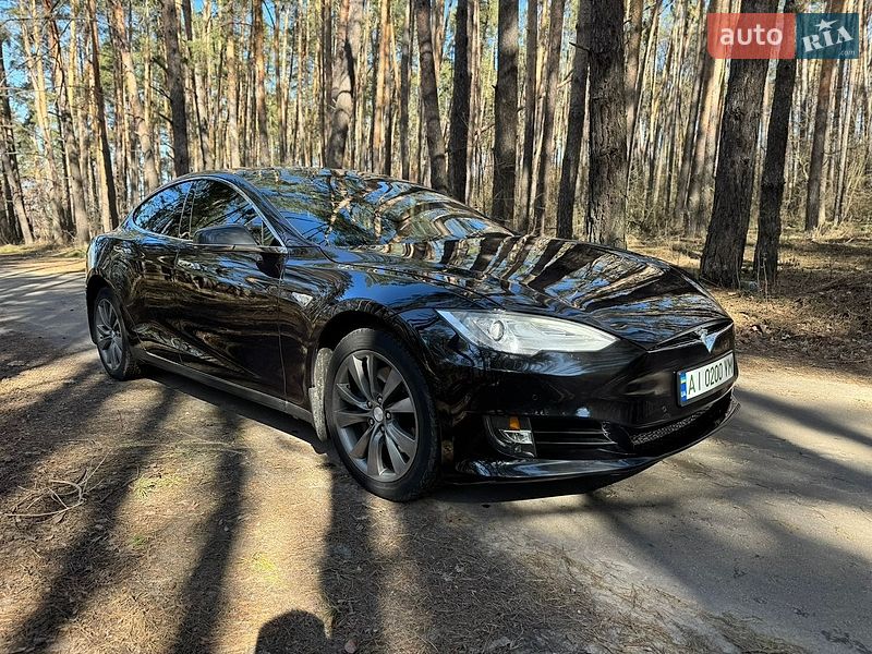 Лифтбек Tesla Model S 2016 в Киеве