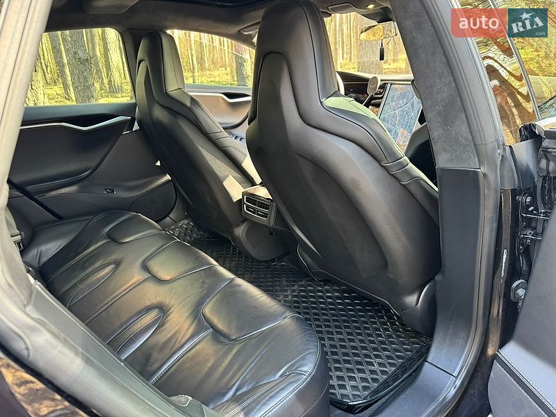 Лифтбек Tesla Model S 2016 в Киеве