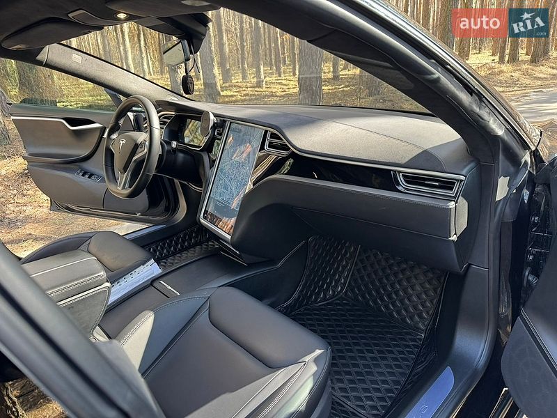 Лифтбек Tesla Model S 2016 в Киеве