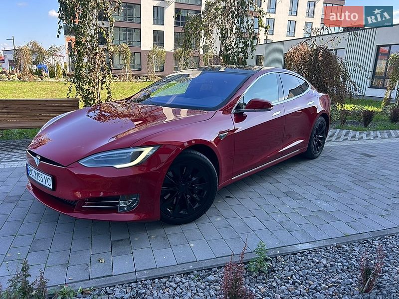 Лифтбек Tesla Model S 2016 в Городке
