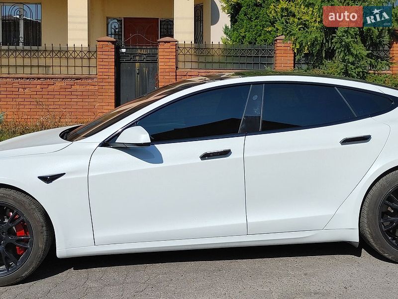 Лифтбек Tesla Model S 2022 в Днепре